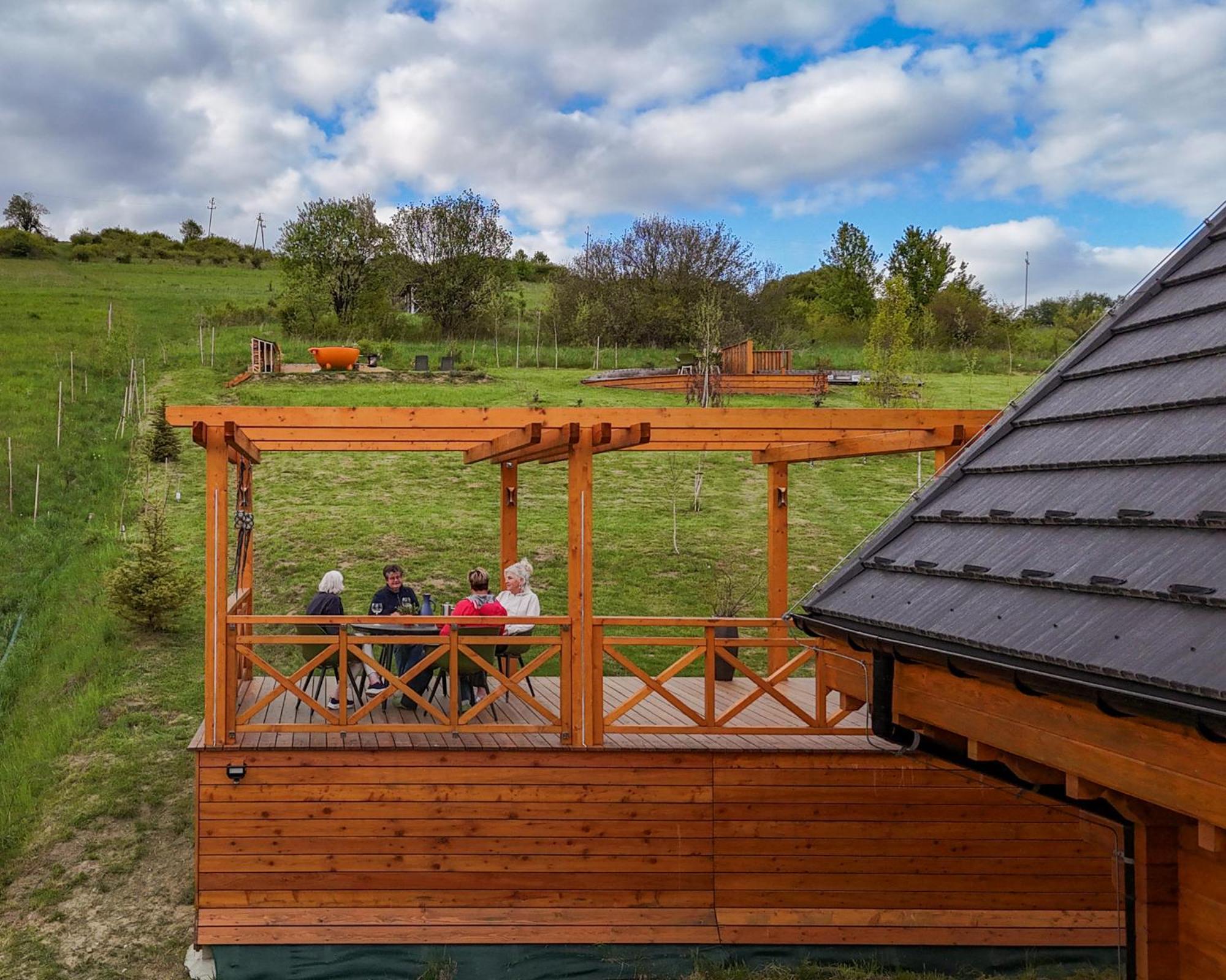 Houten Vakantiewoning "Reisnaarpolen" Royaal Ontbijt, Sauna En Hottub Czarna Góra Εξωτερικό φωτογραφία